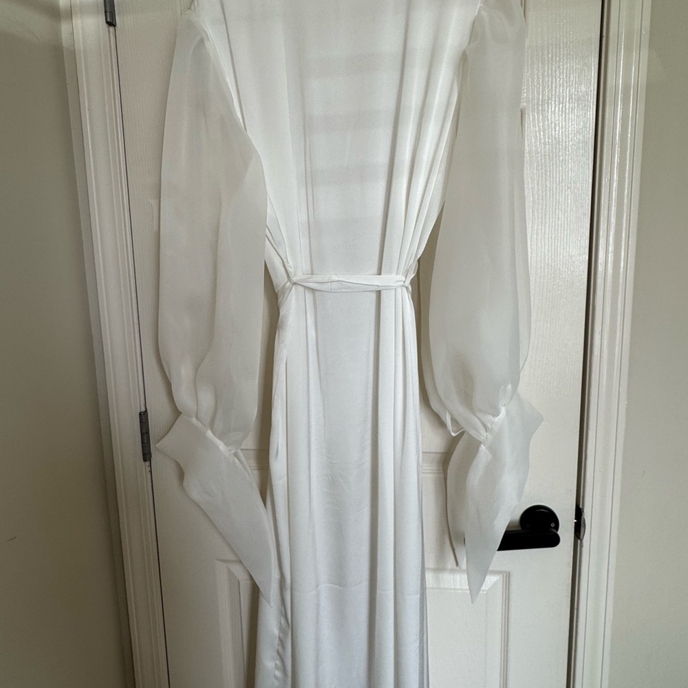 Chic Sheer White Robe - Picture 4 of 5